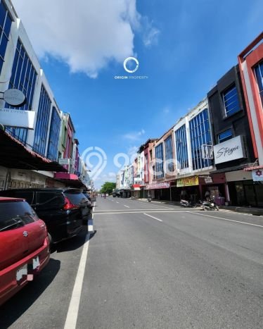 LOKASI STRATEGIS! Ruko di Medan Johor, Luas 192m2m², Keramaian Tinggi LOKASI STRATEGIS! Ruko di Medan Johor, Luas 192m2m², Keramaian Tinggi