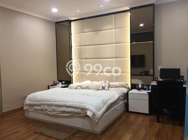 Rumah Mewah LB 330m2 Siap Huni Desain Elegan di Green Lake City, Jakarta Barat Rumah Mewah LB 330m2 Siap Huni Desain Elegan di Green Lake City, Jakarta Barat