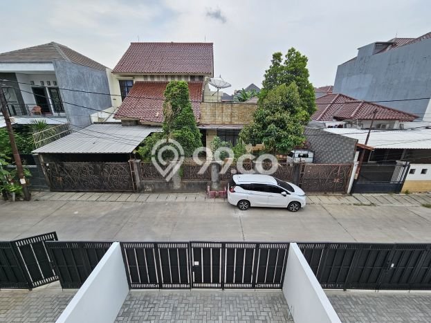 Dijual Hunian Rumah Terawat 4 KT di Meruya, Jakarta Barat Dijual Hunian Rumah Terawat 4 KT di Meruya, Jakarta Barat