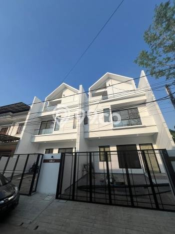 Hunian Mewah LB 200m2 Siap Huni Desain Elegan di Sunter, Jakarta Utara Hunian Mewah LB 200m2 Siap Huni Desain Elegan di Sunter, Jakarta Utara