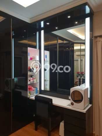 Rumah Mewah LB 330m2 Siap Huni Desain Elegan di Green Lake City, Jakarta Barat Rumah Mewah LB 330m2 Siap Huni Desain Elegan di Green Lake City, Jakarta Barat