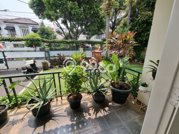 Siap Huni Rumah Mewah 4 Kamar di Kebayoran Baru Dekat ke Mana Pun Siap Huni Rumah Mewah 4 Kamar di Kebayoran Baru Dekat ke Mana Pun