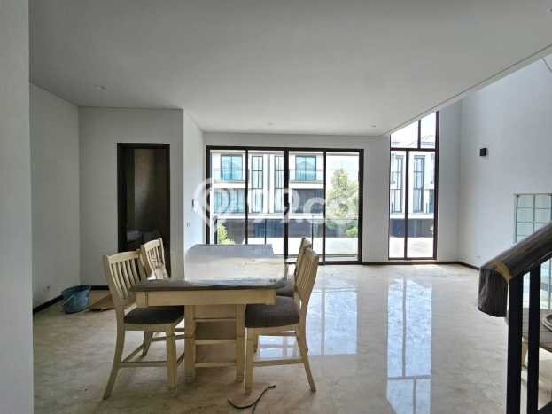 Dijual Rumah Luas Elegan Dengan View Cantik di BSD, Tangerang Dijual Rumah Luas Elegan Dengan View Cantik di BSD, Tangerang