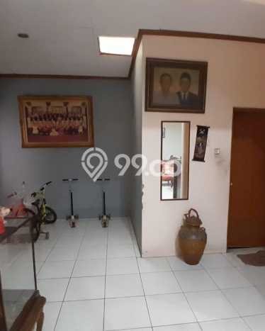 Rumah Mewah LB 190m2 Siap Pakai Desain Elegan di Veteran, Jakarta Selatan Rumah Mewah LB 190m2 Siap Pakai Desain Elegan di Veteran, Jakarta Selatan