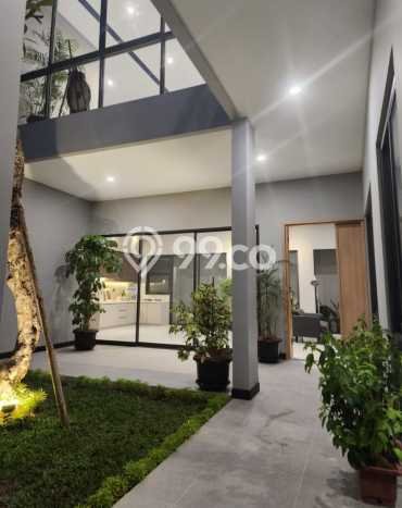 Rumah Luxury Modern Tanpa Renovasi di BSD City Tangerang Rumah Luxury Modern Tanpa Renovasi di BSD City Tangerang