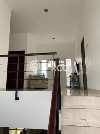 Rumah Strategis Modern Lb 200m2 di Ciputat, Tangerang Selatan Rumah Strategis Modern Lb 200m2 di Ciputat, Tangerang Selatan