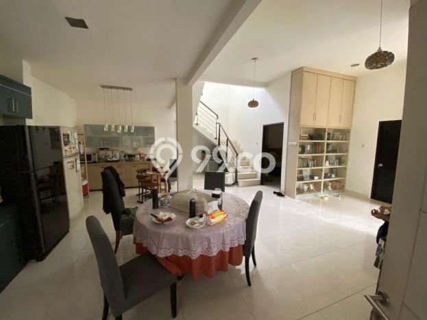 Rumah Strategis Modern Lb 200m2 di Ciputat, Tangerang Selatan Rumah Strategis Modern Lb 200m2 di Ciputat, Tangerang Selatan