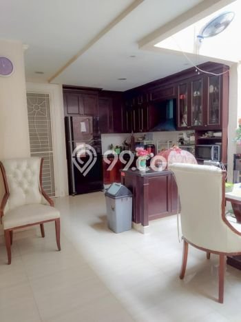 Jual Rumah Luas Elegan Dengan View Cantik di Meruya, Jakarta Barat Jual Rumah Luas Elegan Dengan View Cantik di Meruya, Jakarta Barat