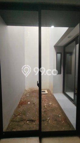 Rumah Luxury Modern Tanpa Renovasi di BSD Green Wich Tangerang Rumah Luxury Modern Tanpa Renovasi di BSD Green Wich Tangerang