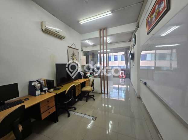 Ruko Disewakan Kawasan Kebon Jeruk, Luas 300m², Lokasi Komersial, Akses Utama Ruko Disewakan Kawasan Kebon Jeruk, Luas 300m², Lokasi Komersial, Akses Utama