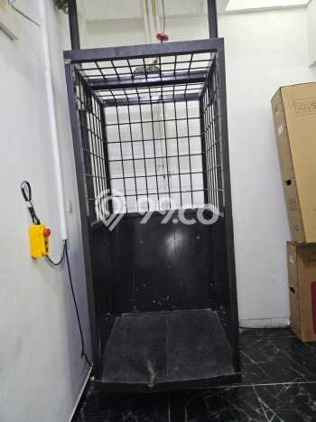 Ruko Disewakan Kawasan Kebon Jeruk, Luas 300m², Lokasi Komersial, Akses Utama Ruko Disewakan Kawasan Kebon Jeruk, Luas 300m², Lokasi Komersial, Akses Utama
