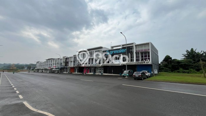 Unit Ruko Disewakan di Cibubur di Area Ramai & Strategis Unit Ruko Disewakan di Cibubur di Area Ramai & Strategis