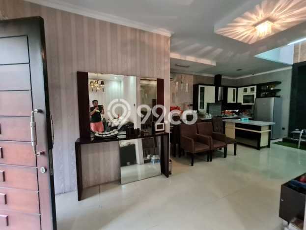 Rumah Strategis Modern Lb 177m2 di Rungkut, Surabaya Rumah Strategis Modern Lb 177m2 di Rungkut, Surabaya