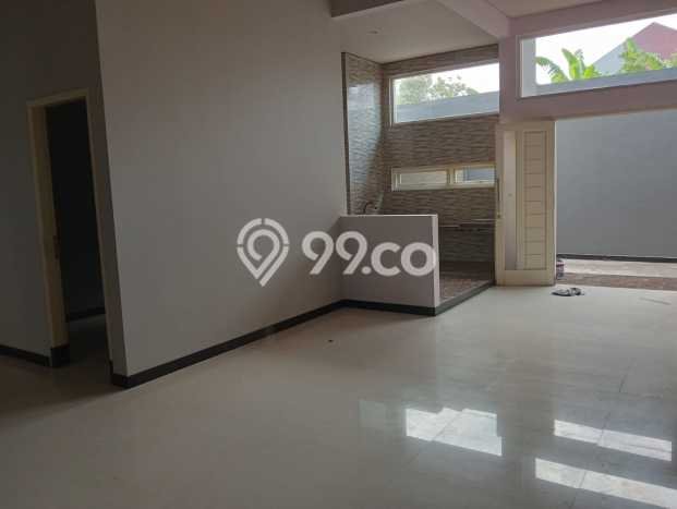 For Sale Rumah 4 Kamar Lokasi Ideal Nyaman dan Strategis di Waru For Sale Rumah 4 Kamar Lokasi Ideal Nyaman dan Strategis di Waru
