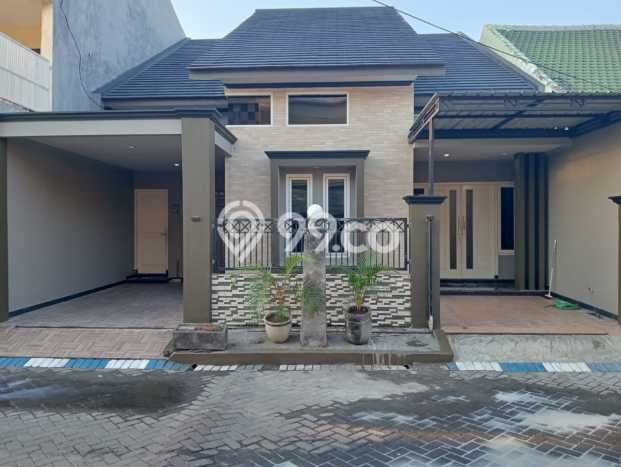 For Sale Rumah 4 Kamar Lokasi Ideal Nyaman dan Strategis di Waru For Sale Rumah 4 Kamar Lokasi Ideal Nyaman dan Strategis di Waru
