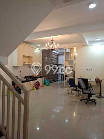 Jual Rumah Bagus Siap Huni LB 157m2 di Rungkut, Surabaya Jual Rumah Bagus Siap Huni LB 157m2 di Rungkut, Surabaya