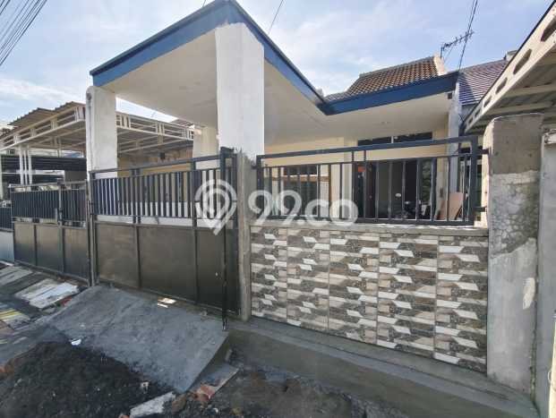 Rumah Modern Cantik 3 KT Bisa Langsung Pindah di Rungkut Rumah Modern Cantik 3 KT Bisa Langsung Pindah di Rungkut