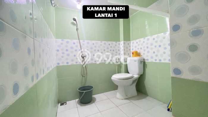 For Sale Rumah 5 Kamar Lokasi Strategis Bagus dan Strategis di Rungkut For Sale Rumah 5 Kamar Lokasi Strategis Bagus dan Strategis di Rungkut