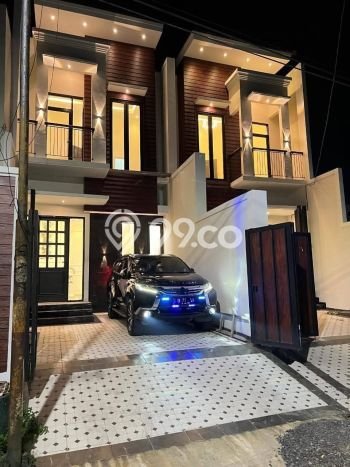 Rumah Strategis Modern Lb 150m2 di Rungkut, Surabaya Rumah Strategis Modern Lb 150m2 di Rungkut, Surabaya