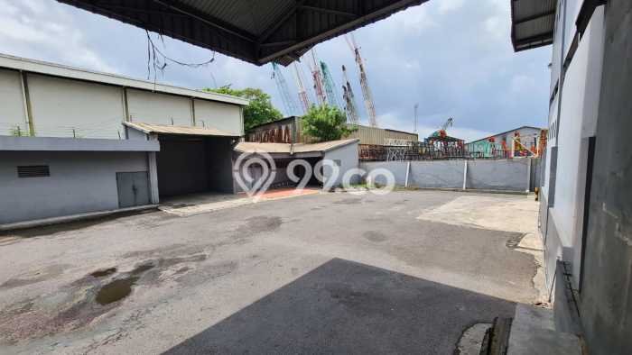 Unit Gudang Dijual di Surabaya LT 4170m2 & LB 3456m2 Unit Gudang Dijual di Surabaya LT 4170m2 & LB 3456m2