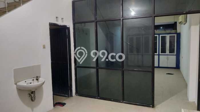 Ruko Lokasi Strategis di Perak, Luas 250m2m², Mainroad Ruko Lokasi Strategis di Perak, Luas 250m2m², Mainroad