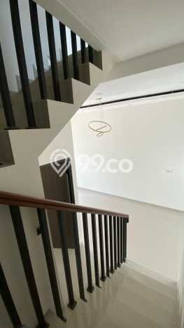 Rumah Strategis Minimalis Lb 80m2 di Ciracas, Jakarta Timur Rumah Strategis Minimalis Lb 80m2 di Ciracas, Jakarta Timur
