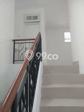 Rumah Luas Asri 3 KT Siap Pakai di Kota Wisata Jakarta Timur Rumah Luas Asri 3 KT Siap Pakai di Kota Wisata Jakarta Timur