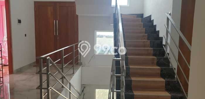 Rumah Mewah LB 570m2 Siap Huni Desain Elegan di Cibubur, Jakarta Timur Rumah Mewah LB 570m2 Siap Huni Desain Elegan di Cibubur, Jakarta Timur