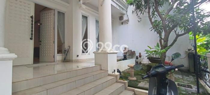 For Sale! Luxury House LT 200m2 Desain Elegan di Cibubur For Sale! Luxury House LT 200m2 Desain Elegan di Cibubur