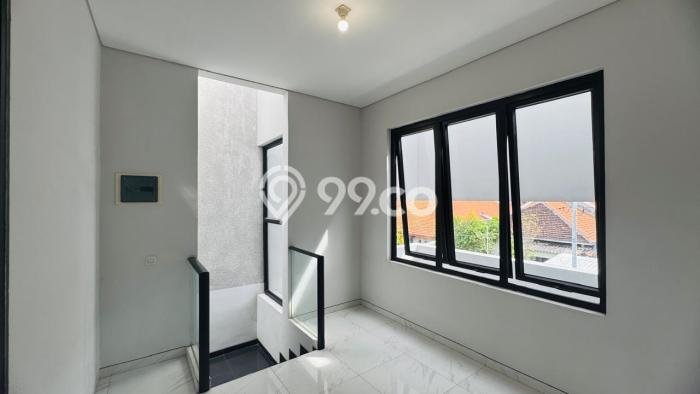 Rumah Eksklusif Dijual LT 124m2 di Gayungan, Surabaya Rumah Eksklusif Dijual LT 124m2 di Gayungan, Surabaya
