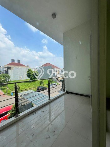 Rumah Elit LB 500m2 Siap Huni Desain Elegan di Citraland, Surabaya Rumah Elit LB 500m2 Siap Huni Desain Elegan di Citraland, Surabaya