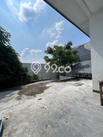 Rumah Elit LB 500m2 Siap Huni Desain Elegan di Citraland, Surabaya Rumah Elit LB 500m2 Siap Huni Desain Elegan di Citraland, Surabaya