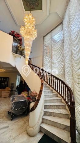 Ready to Use! Premium House LT 450m2 Desain Modern di Dharma Husada Ready to Use! Premium House LT 450m2 Desain Modern di Dharma Husada