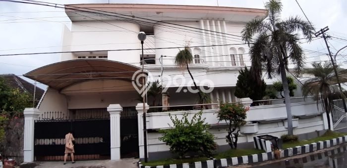 Rumah Luxury Modern Tanpa Renovasi di Manyar Surabaya Rumah Luxury Modern Tanpa Renovasi di Manyar Surabaya
