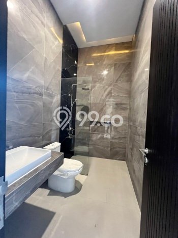 Rumah Elit LB 400m2 Siap Huni Desain Elegan di Citraland, Surabaya Rumah Elit LB 400m2 Siap Huni Desain Elegan di Citraland, Surabaya