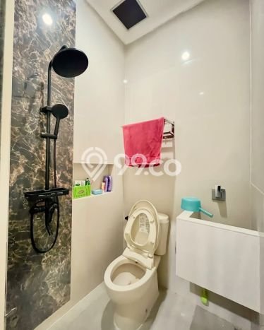 For Sale Rumah 5 Kamar Lokasi Strategis Bagus dan Strategis di Tambaksari For Sale Rumah 5 Kamar Lokasi Strategis Bagus dan Strategis di Tambaksari