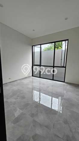 Siap Huni Rumah Mewah 5 Kamar di Wiyung Dekat ke Mana Saja Siap Huni Rumah Mewah 5 Kamar di Wiyung Dekat ke Mana Saja