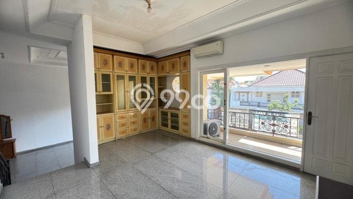 DIJUAL CEPAT! Rumah di Wiyung, Surabaya, Luas 330m2m² Bangunan 600m2m² HARGA NEGO! DIJUAL CEPAT! Rumah di Wiyung, Surabaya, Luas 330m2m² Bangunan 600m2m² HARGA NEGO!