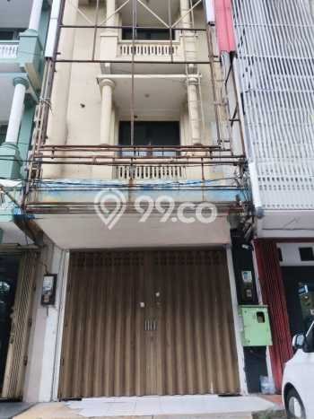 Unit Ruko Dijual di Surabaya LT 63m2 & LB 242m2 Unit Ruko Dijual di Surabaya LT 63m2 & LB 242m2