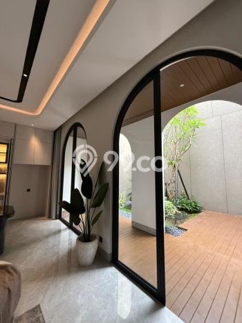 Ready to Use! Premium House LT 240m2 Desain Modern di Graha Ready to Use! Premium House LT 240m2 Desain Modern di Graha