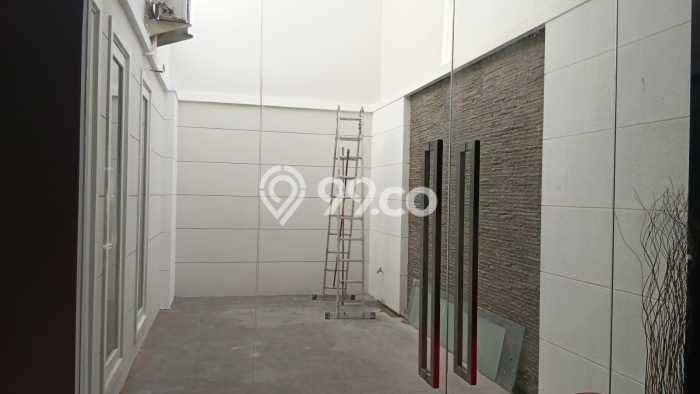 Hunian Mewah Dijual LT 300m2 di Wiyung, Surabaya Hunian Mewah Dijual LT 300m2 di Wiyung, Surabaya