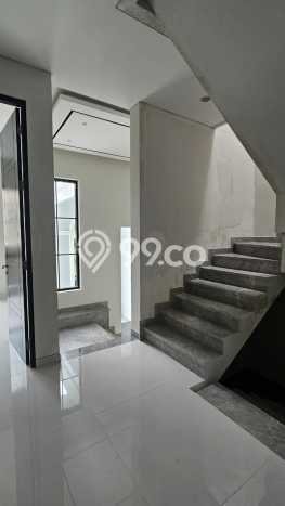 Hot Offer Hunian Mewah Ideal dan Luas di Wiyung, Surabaya Hot Offer Hunian Mewah Ideal dan Luas di Wiyung, Surabaya