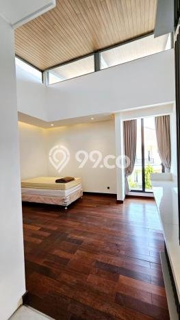Jual Rumah Mewah Elegan Dengan View Eksklusif di Pakuwon City, Surabaya Jual Rumah Mewah Elegan Dengan View Eksklusif di Pakuwon City, Surabaya