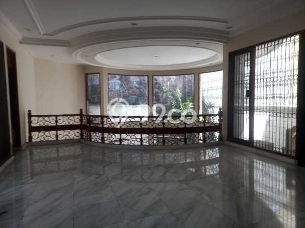 Rumah Elit Modern Tanpa Renovasi di Dharma Husada Surabaya Rumah Elit Modern Tanpa Renovasi di Dharma Husada Surabaya