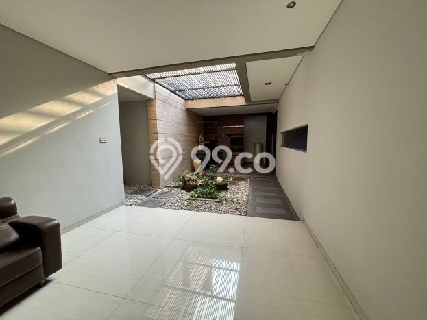 Hot Offer Hunian Mewah Ideal dan Luas di Wiyung, Surabaya Hot Offer Hunian Mewah Ideal dan Luas di Wiyung, Surabaya