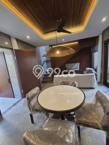 Vila Kawasan , Luas 303m2m², Dekat ke Fasilitas Umum Vila Kawasan , Luas 303m2m², Dekat ke Fasilitas Umum