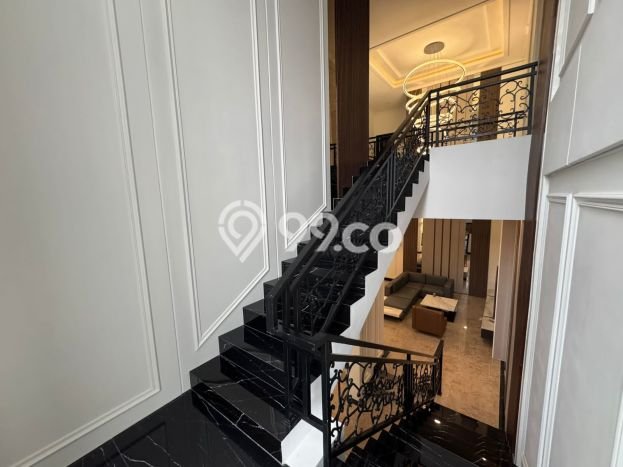 Dijual Rumah Mewah Megah Dengan View Cantik di Gading Serpong, Tangerang Dijual Rumah Mewah Megah Dengan View Cantik di Gading Serpong, Tangerang