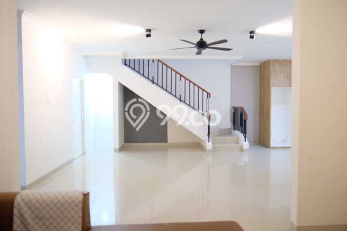 Ready to Use! Luxury House LT 200m2 Desain Elegan di Ciangsana Ready to Use! Luxury House LT 200m2 Desain Elegan di Ciangsana