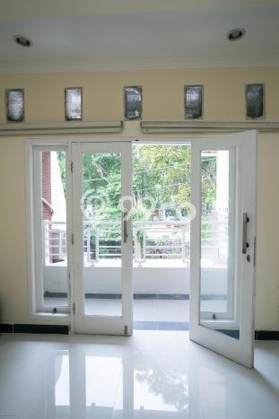 Hunian Cantik Minimalis Lb 180m2 di Serpong, Tangerang Selatan Hunian Cantik Minimalis Lb 180m2 di Serpong, Tangerang Selatan