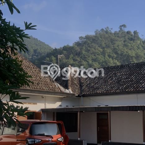 Rumah Elit LB 250m2 Siap Huni Desain Elegan di Bumiayu, Malang Rumah Elit LB 250m2 Siap Huni Desain Elegan di Bumiayu, Malang